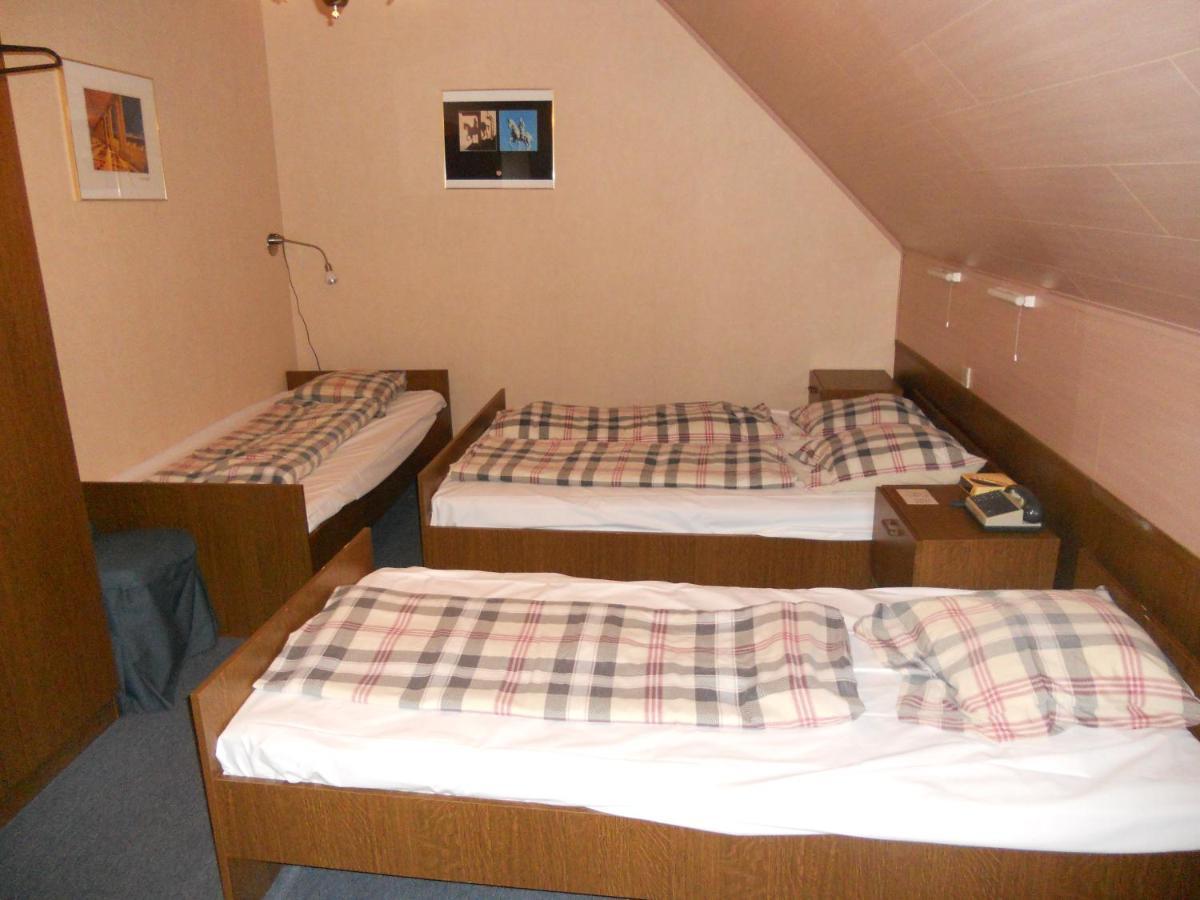 Hotel Ten Putte Gistel Eksteriør bilde